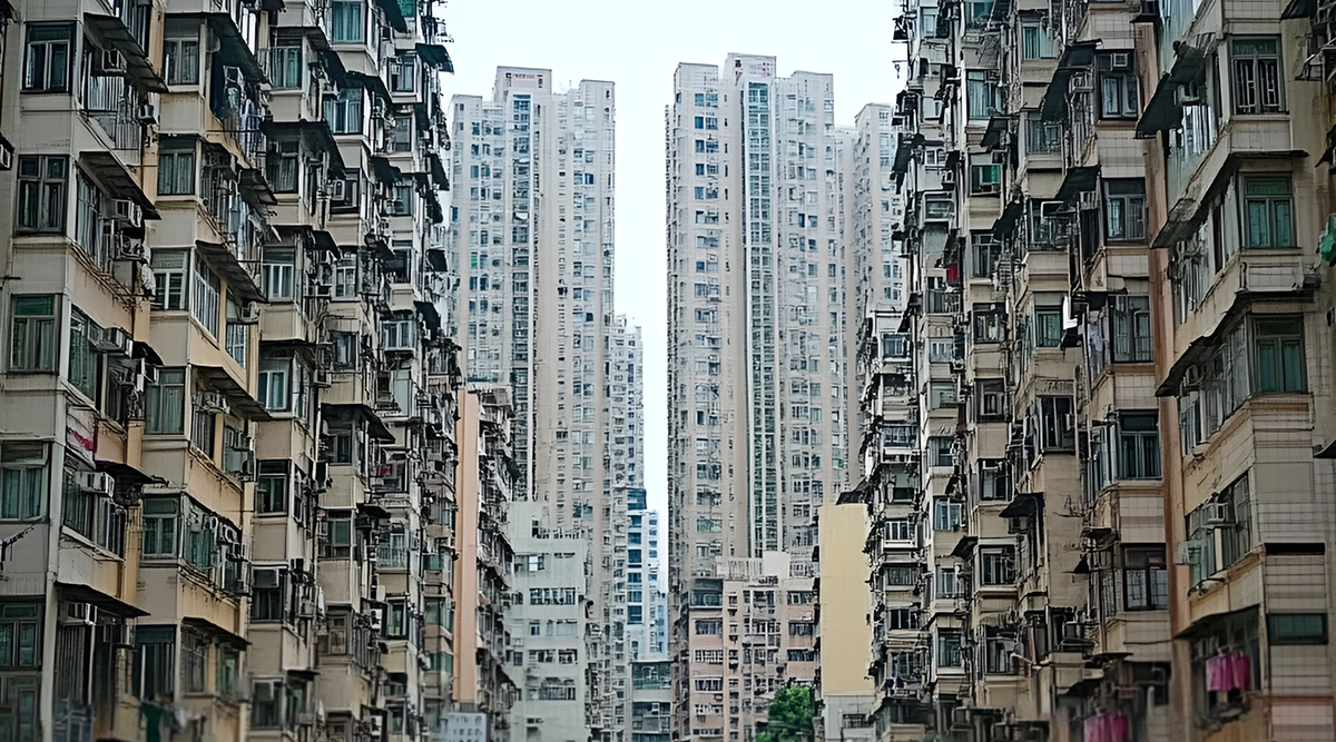 逃命手册|高层火灾逃生：向上跑还是向下冲？